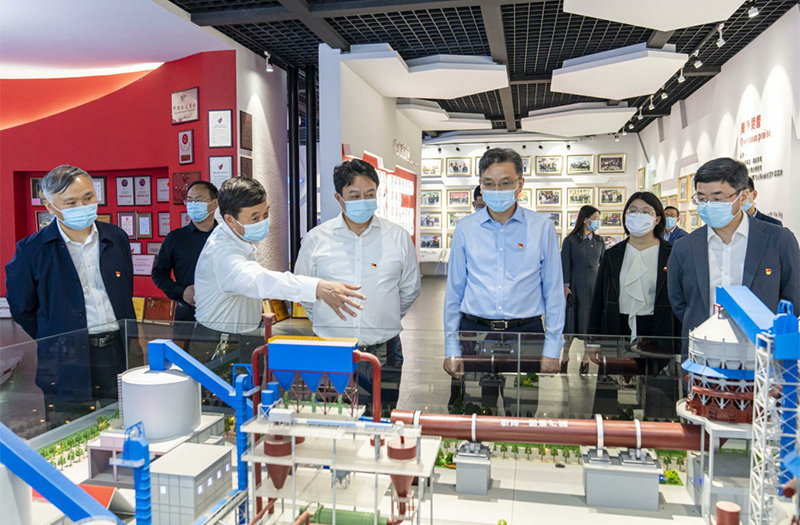 南通市委常委、組織部部長(zhǎng)封春晴率隊(duì)赴江蘇鵬飛集團(tuán)調(diào)研